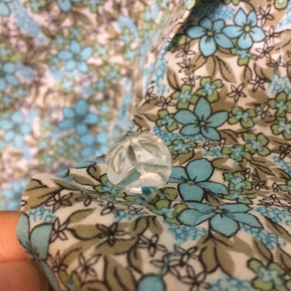 Talbots button up blouse, w / beautiful buttons. - Picture 2 of 4